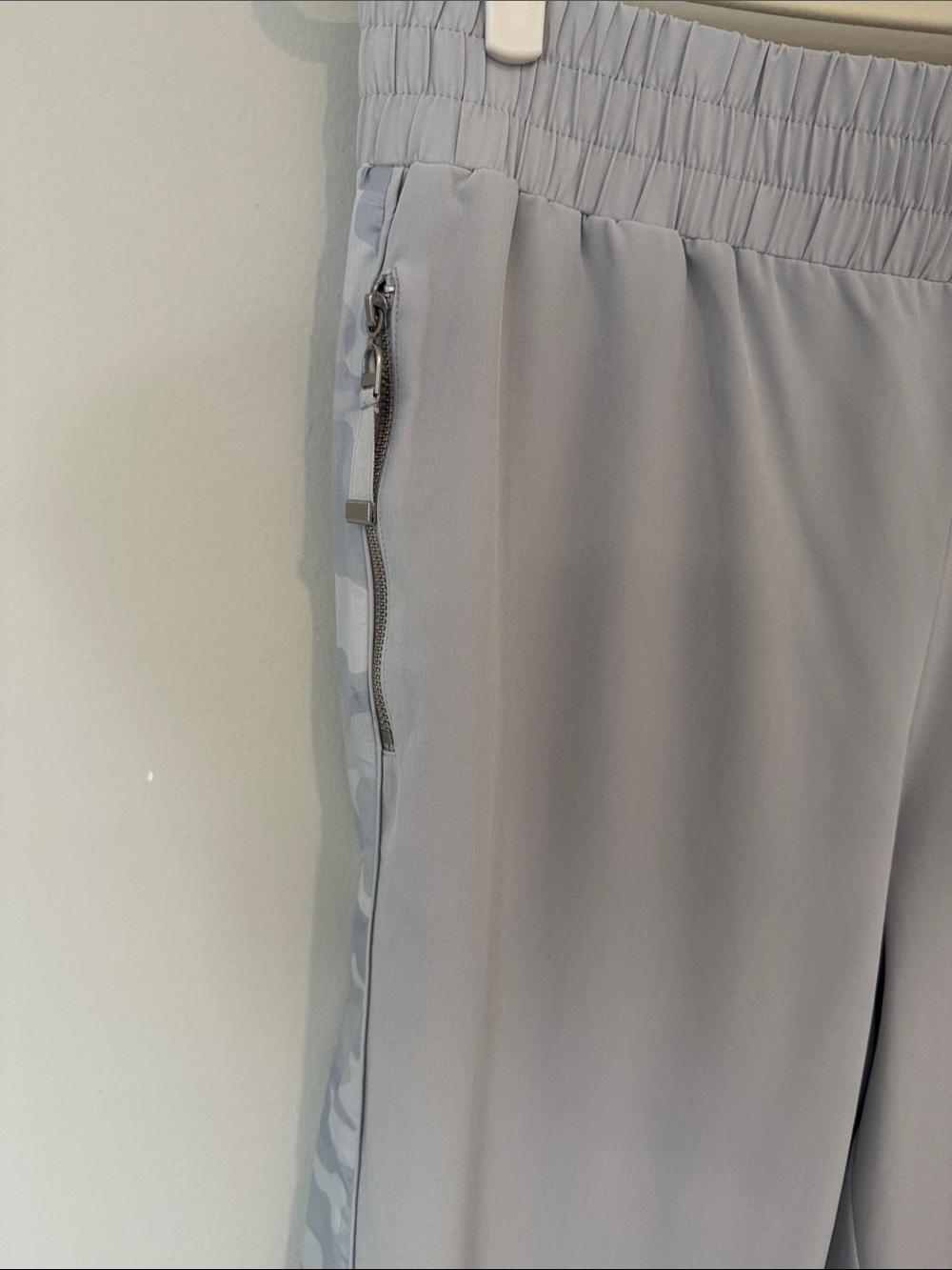 Chicos Light Gray Camo Zip Bomber Jacket and Joggers Two Piece Set Size 2 10/12 - Picture 7 of 10